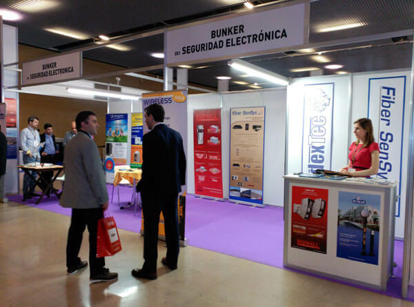 OPTEX, TAKEX, REDWALL y FIBERSENSYS representadas en el estand de BUNKER SEGURIDAD en la Feria Security Forum Sistemas de seguridad perimetral para la detección de intrusos.